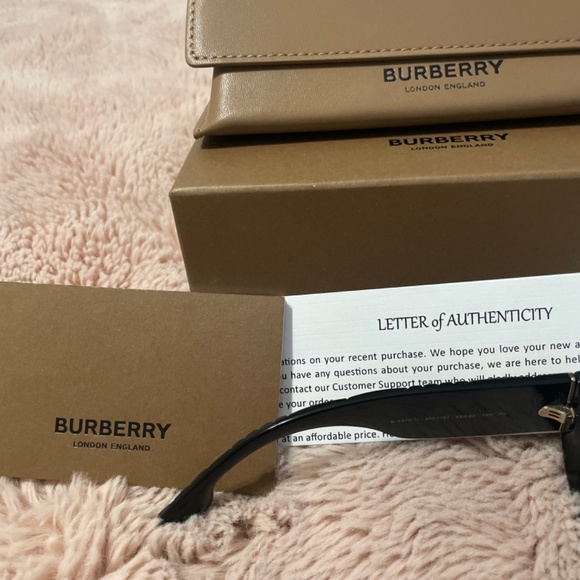 Burberry Sunglasses - Picture 5 of 5